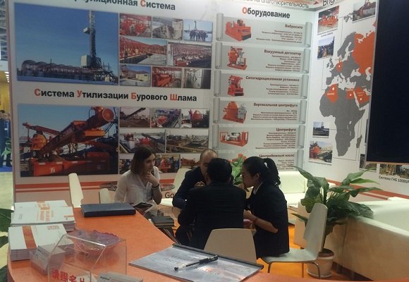 Brightway staffs on site are introducing the products in details Brightway staffs on site are introducing the products in details