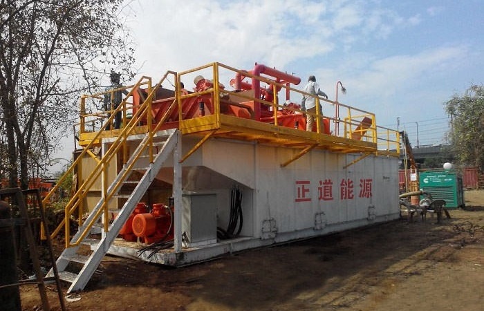 mud recycling unit in operation